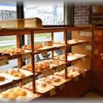 【修羅場】パン屋の養子に入りそこを継いだ父親。結婚して子供ができ、そのパン屋は私の弟が継ぐことになっていた。弟は部活をしていて学校を卒業した後もコーチとして活動をしていた。その弟も25歳の時パン屋の後を継ぐことを決心。最後の大会がイギリスであるからそこにヒッチハイクで行くと言い出し、それを両親も承諾した。しかし、その弟は・・・・。