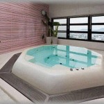 【必死】友達に紹介してもらった人と週末に食事に行った。食事後最寄駅まで車で送ってくれたんだが、急に「大きい風呂に入りたい」と言い出した。