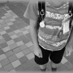 【切ない】高校生の時に向かいの家には小学校低学年の男の子いたんだけど、ここの夫婦がしょっちゅう夫婦喧嘩をやってて、その間は雨の日も雪の日も外に出されていた。ある日いつものように外で震えている男の子を見た父が家に招き入れた。