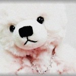 【泥ママ】旦那が誕生日にテディーベアをプレゼントしてくれた。しかもテディーベアの首にはオーダーメイドのネックレスまで付いていた！ある日我が家に空き巣が入り、テディーベアが盗まれた。