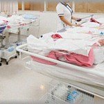 【スカッとする話】出産後に病院にトメが来た。 ガラス越しに見せてやろうと新生児室に連れて行ったら、ノコノコと中にまで付いてきた。「ダメですよ、ここはお母さん以外入っちゃいけないんです！」すると・・・