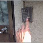 【キチ】インターフォンが鳴って出たら、スーツ着た男とおばちゃんがいた。男「○○住宅です！ご依頼を受けて来ました」私「何の話？」おばちゃん「この家は息子夫婦が住むには古いのよ！だからリフォームするの！！」