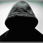 【怖すぎ】自宅の敷地内に停めてた車内で携帯いじってたら、玄関に外人の来客が。来客は玄関の戸を開けて姿が見えなくなった。何故かわからないが嫌な予感がした私は・・・