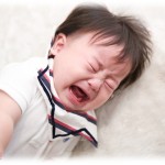 【神経分からん】近所の赤ん坊が夜中じゅう泣いていて眠れない。睡眠不足だけどなんとか起きて支度して仕事に行ってるけど、そこの奥さんにとんでもないことを言われた。