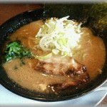 【余計なお世話】先日行ったラーメン屋で、しょうゆと豚骨で迷ったから両方頼んだ。私は細身だけど大食いなので余裕で食べられるんだ。店員にも「じゃんじゃん持ってきて！」と伝えたのに、店員が余計なことを…！