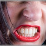 【セクハラ】ミスを何度も繰り返す男に少しきつく言った。馬鹿「なんでそんなにカリカリしてんの？生理中？女って生理中機嫌悪いからなー」