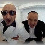 【不可解】ゆうべ深夜2時過ぎに外からの騒がしい音で目が覚めて「なんだろう？」とモニターで外を見てみると人がいて何か言っている。旦那を起こし二階の窓から見てみると、家を囲むように人がたくさんいて何か言っていた。外に出てみると家を取り囲んでいたのは知らない人ばかり…。クリスマスではしゃいで酔った学生かないかだろうと思った旦那が警察に通報して外に出てきたので一緒にその中の一人に「なにやってるんですか」と聞いてみたら全然酒臭くなくて完全にシラフ。こちらの問いも完全スルーでぶつぶつなにか言い続けてる…