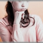 【報告者も】ﾄﾒは自動車税払ってくれたりとってもいい人だと思っていた。しかし２人目が出来た時に本性の一部を表す。「子供増えたら息子ちゃんがたくさん働かなアカンやないの！何人も産むな！」→３人目産んだら・・・