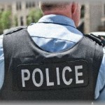 【えっ!?】上野を歩いていたら急に警官が集まってきて呼び止められた。でも何も身に覚えがないので反抗的な態度をとっていたらその警官が無線で応援を呼び出して騒ぎに…！え？なんで？？