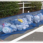 【ウザイ話】ゴミ出しにいったらジジイに呼び止められた。この辺に住んでるって言ってるのに、町内の人じゃなかったらゴミをここに出されちゃ困る！とゴミをおかせてくれない。話が通じねぇ…って思っていたら近所のおばあさんが登場し誤解は解けた。そもそもこのジジイは何者だ。と思っていたら…。