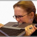 【仕返し】新卒で働いてた会社のヒステリックババアのお局にいびり倒されて地獄の日々だった。ある日、倉庫の書類を整理しているときすれ違いざまに「邪魔！！」って肩をどつかれたんだけど、それまでの鬱憤が溜まっていた私は…