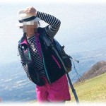 【逆転劇】登山中に山ガール4人組（2人は態度最低）に遭遇し、スルーしたものの雨が降ったせいでそいつらに助けを求められることになった。その場では態度の悪さを謝罪され連絡先を交換したが、後日態度の悪かった2人に食事に誘われ向かうと父親らしき人にいきなり殴られた。何故かと思ったら俺が2人を襲ったことにされてた。さらにその後俺は仕事を失うことになるが…。