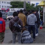 【スカッとする話】評判のラーメン屋の行列に並んでたら、おばさんが横入りしてきた。注意すると「バカじゃない？並んでたら日が暮れるよｗｗ」すると初老の店主らしき人が来て・・・