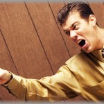 【スカッと】焼肉屋で晩飯を食ってたら、一組のカップルが店員に忘れ去られていて水もない状態。ブザーで店員を呼べばいいのに男は腕組みをして仏頂面。ようやく女店員が気付いて席に行ったら、「こんな所でご飯を食べる気になれない！」とメニューで女店員の頭をたたいた。