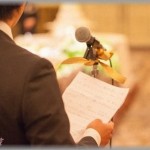 【不幸な結婚式】いとこの結婚式に出席したら、いとこの大学の友人たちが5人いた。披露宴の途中でそのうち1人が祝辞を述べることになったが、5人全員で笑顔ひとつなくゾロゾロとマイクの前に来た。