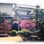 【相談】父が亡くなり実家を相続したのでそこを立て替えて住もうと考えている。駐車場は広く～とか庭を一部残して～とか考えながら実家の様子を見に行くと、裏の家の奥さんから声をかけられた。そのとき言われた言葉に悩んでる。これはどうしたらいいのかな…。