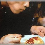 【メシマズ】普通のオムライスを作って出したら泣いて喜んだ彼氏。彼実家で夕飯をごちそうになった時、その理由がわかった