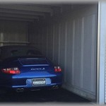 【迷惑駐車】見知らぬ車が俺のシャッター付き駐車場に止まっていた。開けっ放しにしていた俺も悪いが・・・シャッター閉めて今から一ヶ月アメリカ行ってきますｗｗｗ