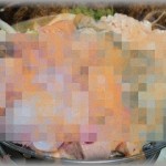 【修羅場】嫁「鶏肉が超安かったのー」鍋を開けたら強烈な匂いを放つ得体の知れないものが・・・必死に止める嫁を振り切ってキッチンのごみ箱を探すと、怪しいパックを発見！