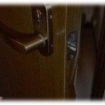 【修羅場】同サークルで同じ科の私たち5人はとても仲が良かった。ある日その5人で飲みにいくと、2人が泥酔状態になってしまい私の家に泊まることになった。ふと夜中目が覚めて、同じく目が覚めたらしい男友達とつまみでも買ってくるかと話しているとアノ声が…。えぇ…ここ私の家なんですけど…。