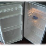 【冷めた話】遊びに行った帰りに彼女の部屋に寄った。「食べるものが何もなくてもてなしできない」と言っていたが、彼女の冷蔵庫の中は本当にほとんど何も入ってなかった。その中身は…。