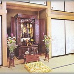 【えっ！？！？】父はすごく母Loveの人だったけど、ある日事故死した。それから父は会社も辞めてしまい仏壇の前でボーっとして過ごす日々…。クヨクヨしている父のために子犬を飼うことにしたら、犬と一緒に仏壇の前に座って以前と同じように過ごしているだけだった…。もういいや、と諦めていたら父がある日突然とんでもない告白をしてきて…！！！