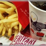 【馬鹿親】家族でマック行ったら4.5歳の男の子が私の方をガン見しながらヘラヘラして笑ってる。私「キモッ誰だよ」男の子「ぼくこれ食べた！」私は5分ぐらい無視し続けたが、私のポテトに手を付けようとしたのでゲンコツした。