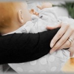 【鬼婆】5年前、私の生んだ赤ちゃんが先天性の心臓疾患で約半年で死んだ。 トメ「どうせ死ぬんだから！」と顔も見てくれなかった。死んだ後、病院から引き取って抱っこしていたら、トメ「ヤダきもちわるい！死体でしょ？さっさと燃しちゃいなさい！」