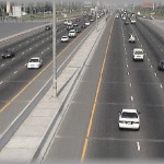 【恐怖】助手席に友達を乗せて高速道路を走っていた。100キロのスピードが出ている時、友達が突然シートベルトを外してドアを開けた。