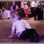 【壮絶な現場】友人だけの結婚披露パーティーにて。新郎友人が新郎に酒を飲ませすぎて、まさかの序盤から新郎泥酔ｗｗｗしかし、それってもしかして…