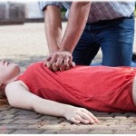 【非常識】交通事故に遭遇した時、彼女がしゃしゃり出て心臓マッサージをやり始めた！→結果