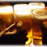 【スレ主もクズ】昔男友達で集まって飲んでたら各々の彼女の愚痴大会っぽくなった。そのなかで冗談で、俺の彼女を知ってるBが俺の彼女をこき下ろした。真に受けて怒るD。Bも最終的には「冗談冗談ｗ」と種明かしをしたんだが数年後…。