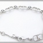 【長編クレママ】挨拶程度のママ「こんにちは～お疲れさまです」私「こんにちは～。」ママ「そのディオールのブレス、若い子向けでしょ？」私「は？」