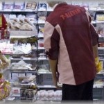 【勘助】深夜入りしたコンビニバイト中、後ろからガバッと抱きつかれて条件反射と勢いで背負い投げしてしまった。「あんなに愛してくれてたのに…こんなのひどい…」「誰だお前」→警察を呼ぶと・・・