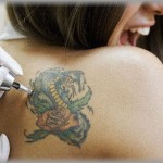 【ﾊﾟﾊﾟGJ】娘がタトゥー掘りたいとか言ってきたんで、本当にやる前にまず1か月タトゥーシールで生活してみろと言って実践させてみた結果ｗｗｗ