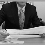 【相談】銀行員に個人情報抜かれてナンパされた。警察にも相談の上対応してもらってるが、銀行の対応にはまったく納得いってない。これからどうすれば・・・