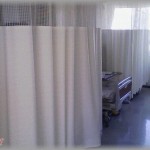 【ゾッとする話】「あなたの母親が交通事故にあって病院にいる」→病院へ着き、部屋へ通されるとカーテン越しに「あー、もー痛い、痛い」と母の声が聞こえた。