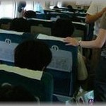 【セコケチ】特急電車で帰省した時すごく混んでいて、指定席の車両で立っていた。ママ「私、そっちに座るんでこの席使いますか？」私「え？いいんですか？」ママ「はい。子供料金で2440円なんで。」金取るとかｗｗｗ