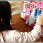 【毒親】高齢毒コトメが無神経過ぎ。親を通さずに着せ替え人形を勝手にあげたせいで娘は夢中。私は着せ替え人形にトラウマがあるんですけど？