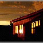 【gkbr】ある日の日没頃、２歳前の息子とお風呂前に少しお散歩しに行って帰ってきたら、家の前に男が突っ立って我が家をジッと見つめていた…薄暗くなっていたけどよく見ると、15年も前に別れた元彼だった…！