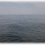 【修羅場】震災で海に流された。運よく流されてきた小型の漁船を拝借したは良いものの今度は寒さが襲ってきた。漁船の中には何も無い。どうしようかと思っていたら流れてきたのは…。