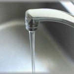 【警告】お前らにいいことを教えてやろう。水道水を煮沸させたりカルキ抜きをしたりすると発がん性物質を生成して危険なんだぞ。水道水は蛇口かた出た直後のやつを飲むのが一番安全だ！