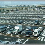 【ﾊｧ？】スーパ―の平面駐車場に駐車して店内に入ろうとしたら、見知らぬ女に声を掛けられ「小さい車は立駐に停めてくれる？私の車大きいから平面じゃないと停められないんだけど」と、私の車を移動しろとイチャモンつけてきた…