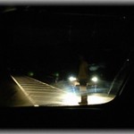 【黒い過去】雨降る深夜に運転中に老人をはねたような気がしたが、知らない土地での出来事だったのでおもいっきりスルーした。