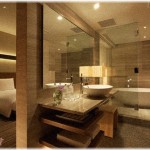 【修羅場】宿代は私もちで夜景がきれいなスイートに彼と宿泊。その夜、バスタブに浸かってると彼が急にニヤニヤしだして…