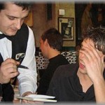 【イラっとする接客】ショッピングモールのレストラン街にある居酒屋へ家族で夕食を食べに行った。オーダーしたが、後からきた客が頼んだものが明らかに先に来ている。