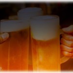 【戒め】新入社員歓迎会で教育係の先輩が新入社員に飲ませまくった。周りは止めたけど、ウルサイと怒鳴られ他の部屋に追い出された。そして帰るとき1人の新入社員が起き上がらない。それどころか漏らしてて呼吸もおかしい。しかし先輩は「救急車なんて大げさ！水飲ませれば平気！」→結果