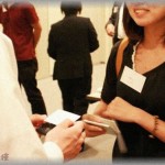 【馬鹿ウトメ】高卒の私を何かと見下すウトメ。お祝いパーティーの席で、私がお偉いさんたちと名刺交換していると「何みっともないことしてるんだ！」と真っ赤になって私の手をぴしゃりと叩いた。そしたら・・・