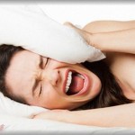 【衝撃】アパートの隣の部屋がものすごいうるさい大学生だった。反対隣の住人は睡眠障害まで起こしてしまった結果・・・