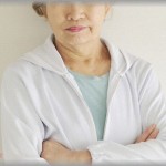 【渡鬼】トメと電気屋に行く事になった。「混んでるんだからベビーカー持っていっちゃだめよ！」→息子を抱いて店内へ。トメが買った物を私に持たせようとした。私「これ以上無理です」トメ「だからベビーカー持ってこいって言ったのに！」